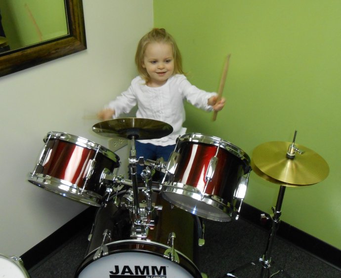 A Music FunTime student plays the drums!